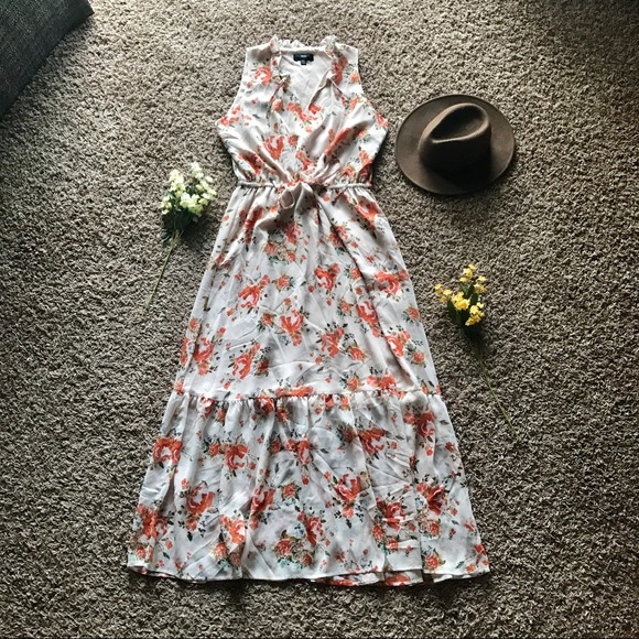 Mossimo Supply Co. Dresses & Skirts - NWOT Floral tie-waist maxi dress